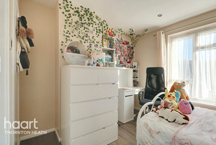 2 Bedroom Flat For Sale In Livingstone Road, Thornton Heath, CR7