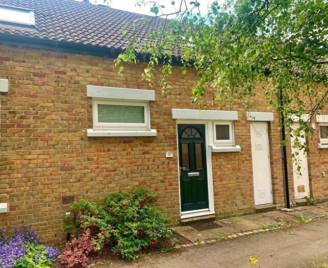 3 Bedroom End Terrace House For Sale In Axe Head Road, Northampton, Northamptonshire, NN4