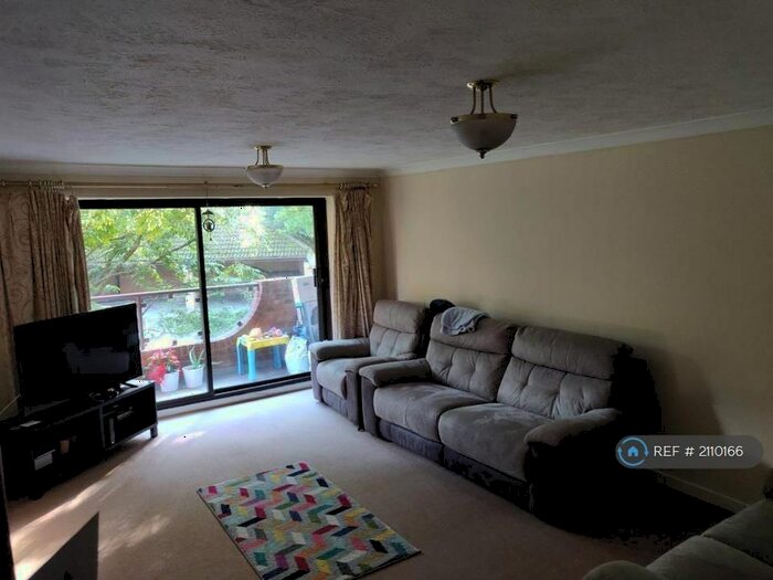 2 Bedroom Flat To Rent In Campion Close, Croydon, CR0