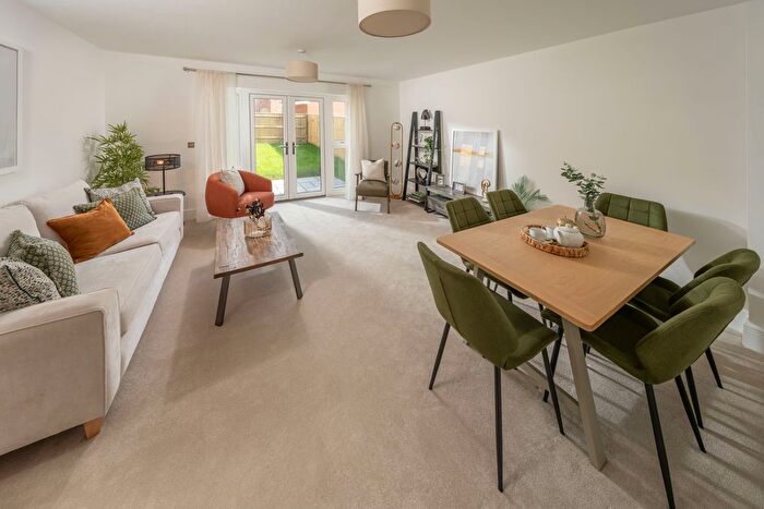 4 Bedroom Terraced House For Sale In Brockhills Lane, New Milton, BH25