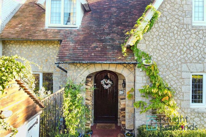 3 Bedroom Semi-Detached House For Sale In Wheelers Lane, Linton, Maidstone, Kent, ME17