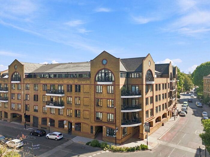 3 Bedroom Apartment For Sale In Hermitage Court, Wapping, E1W