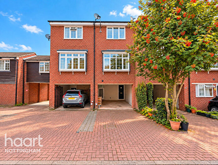 3 Bedroom Town House For Sale In Matlock Court, Nottingham, NG1