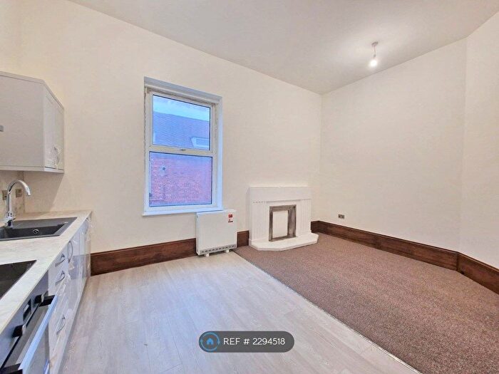 2 Bedroom Flat To Rent In City Road, Birmingham, B16