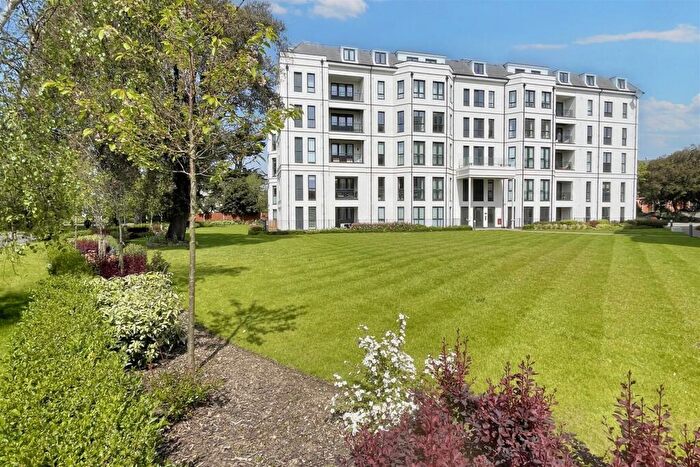 2 Bedroom Flat For Sale In West Cliff, BH2