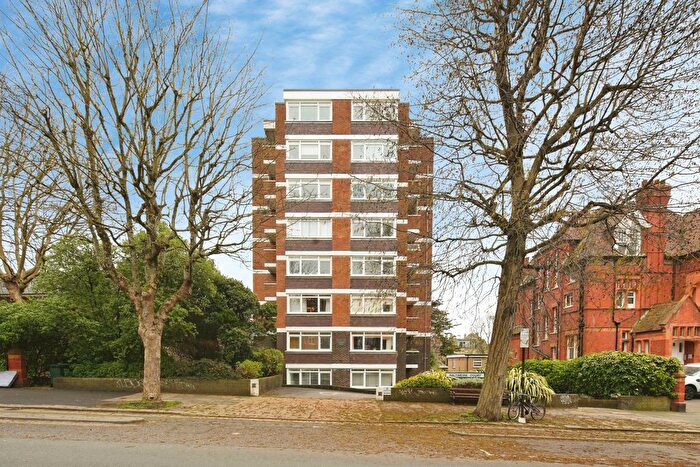 2 Bedroom Flat For Sale In The Drive, Hove, East Sussex, BN3