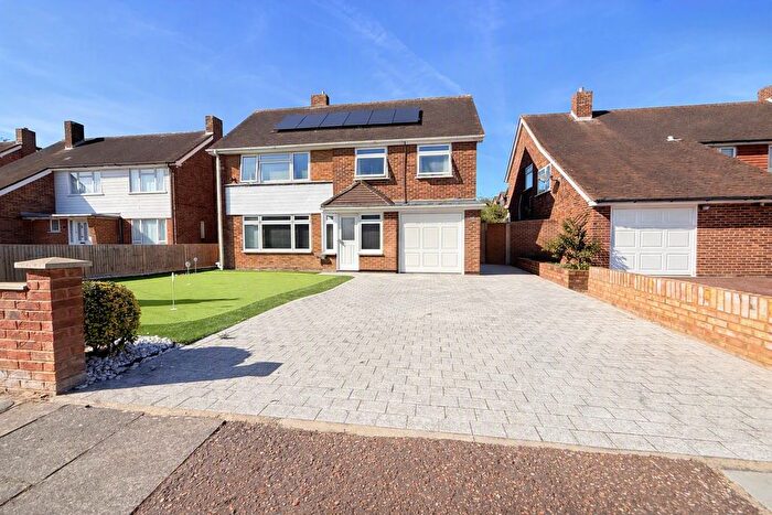 2 Bedroom Detached House To Rent In Brackenwood, Sunbury-On-Thames, TW16