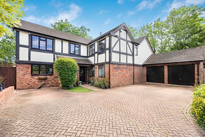 6 Bedroom Detached House For Sale In Laniver Close, Earley, RG6
