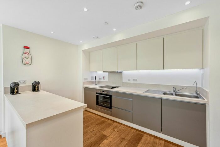 2 Bedroom Flat To Rent In Enterprise Way, London SW18