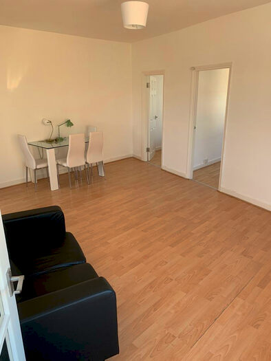 2 Bedroom Apartment To Rent In Hoe Street, London, E17