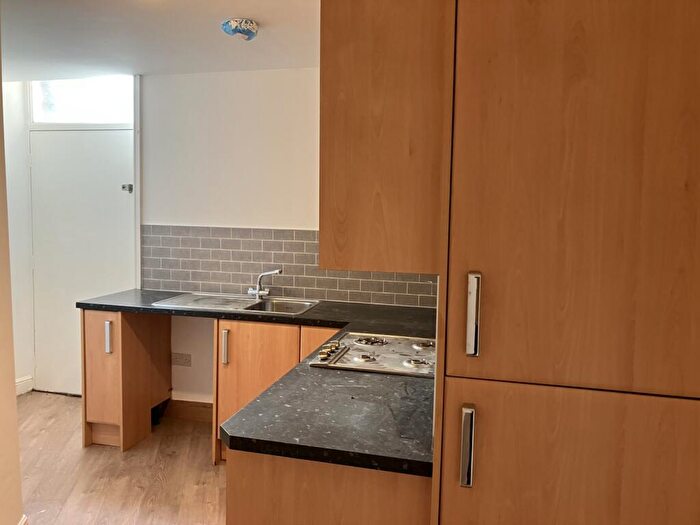 1 Bedroom Flat To Rent In Close Hill Lane, Huddersfield, West Yorkshire, HD4