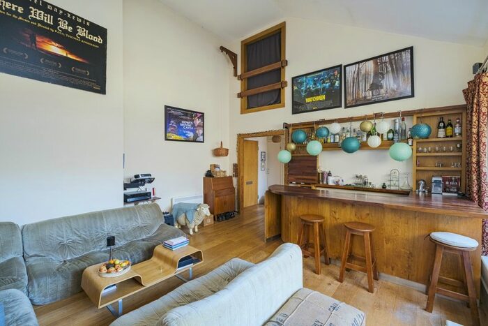 2 Bedroom Flat To Rent In Queen Elizabeth Street, London, SE1