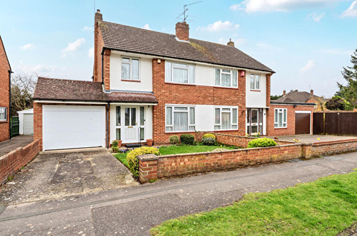 3 Bedroom Semi Detached House For Sale In Harcourt Drive, Earley, Reading, RG6