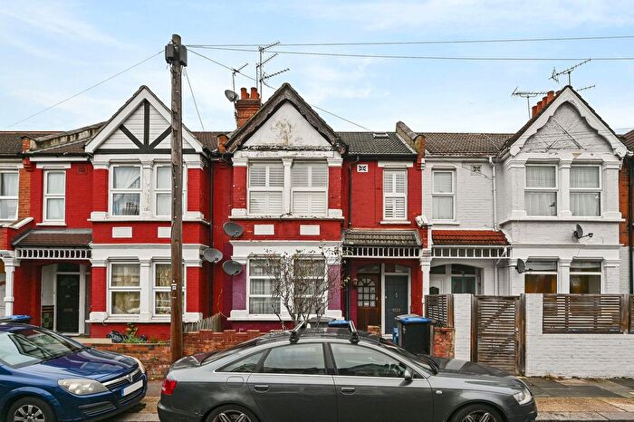 4 Bedroom Flat For Sale In Drayton Road, London, NW10