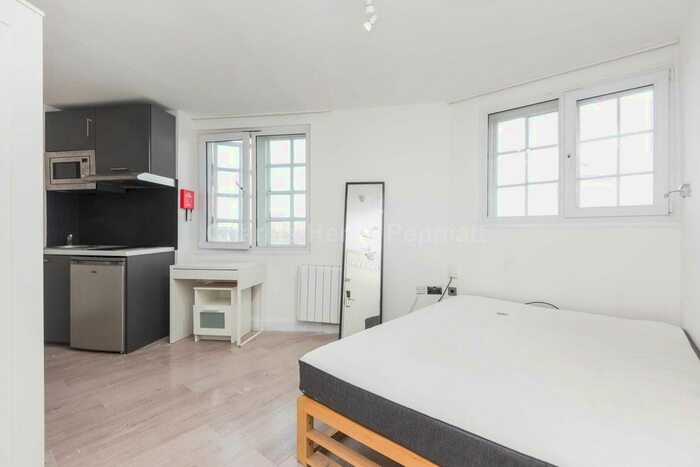 Studio To Rent In Tunnel Avenue, London SE10