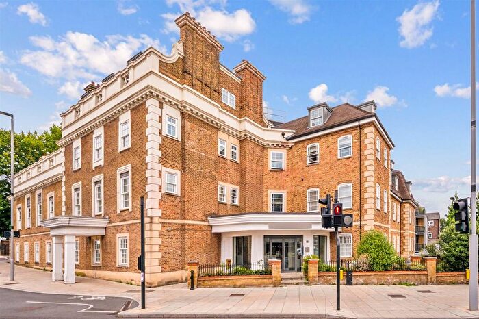 2 Bedroom Flat For Sale In Kew Bridge Road, Brentford, TW8