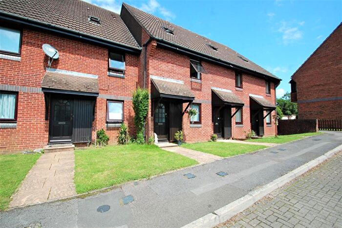 2 Bedroom Maisonette To Rent In Meon Close, Petersfield., GU32