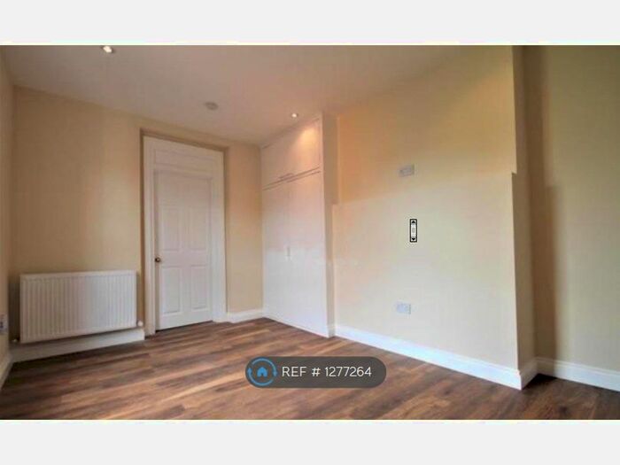 1 Bedroom Studio To Rent In Vaughan Road, London, SE5