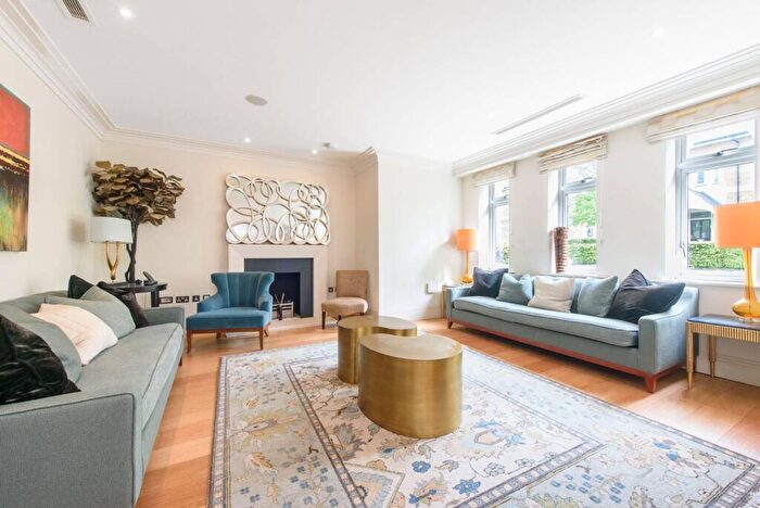 5 Bedroom Detached House To Rent In Havana Drive, Temple Fortune, London, NW11