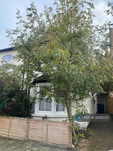 2 Bedroom End Of Terrace House To Rent In Park End, Bromley, BR1