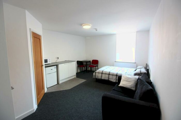 Flat To Rent In Lower Dolcliffe Road, S64