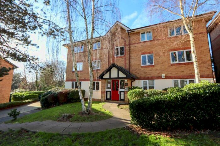 1 Bedroom Flat To Rent In Woodland Grove, Epping, Essex CM16
