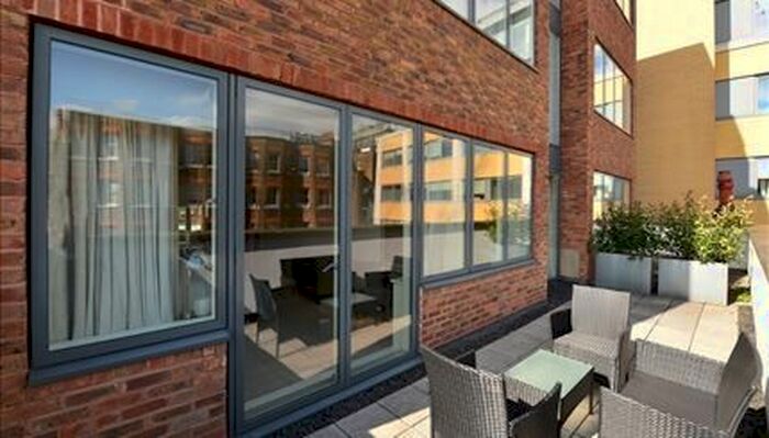 2 Bedroom Flat To Rent In Young Street, Kensington, Hyde Park, London, W8