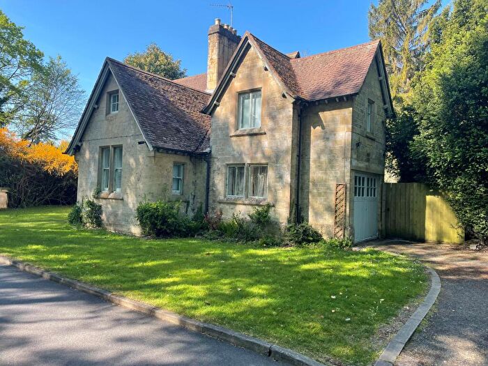 3 Bedroom Detached House For Sale In Heythrop Estate, Enstone, OX7