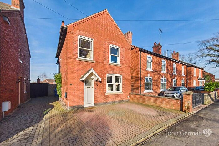 3 Bedroom Detached House For Sale In New Road, Uttoxeter, ST14
