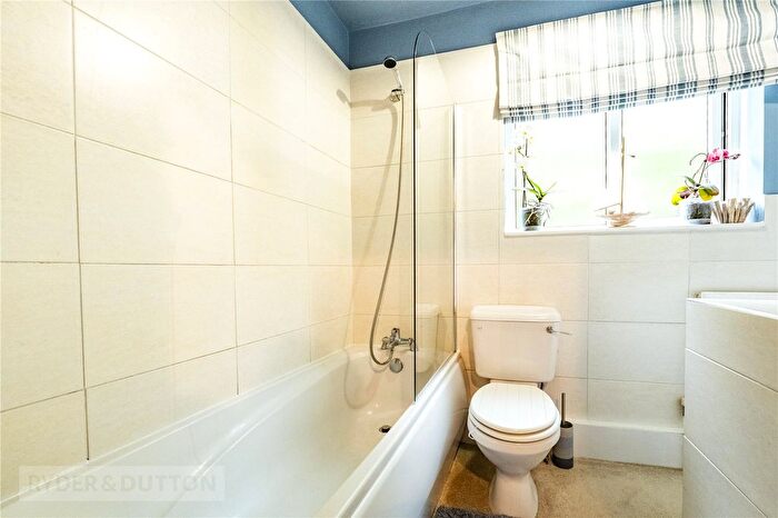 2 Bedroom Flat For Sale In Factory Lane, Milnsbridge, Huddersfield, West Yorkshire, HD3