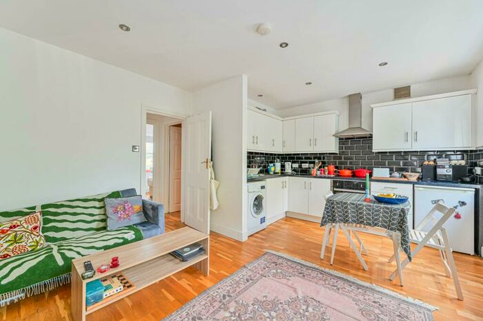 1 Bedroom Flat To Rent In Lordship Lane, East Dulwich, London, SE22