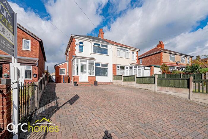3 Bedroom Semi-Detached House For Sale In North Road, Atherton, Manchester, M46