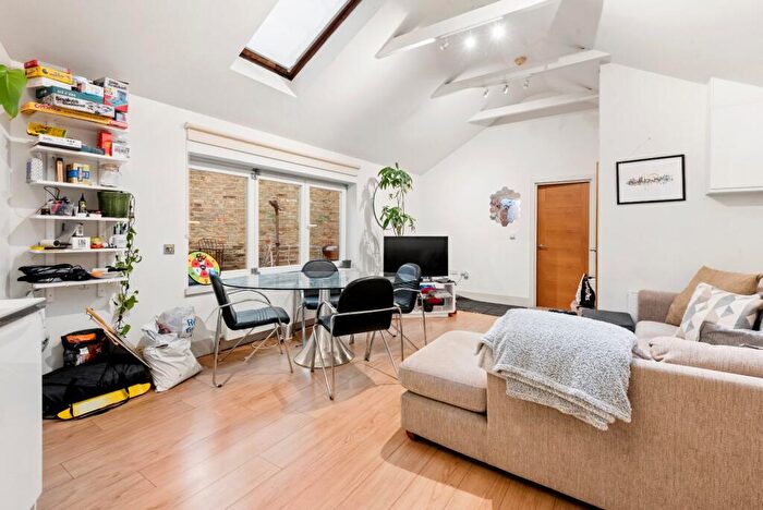 3 Bedroom Bungalow To Rent In Latchmere Road, Battersea Park, SW11