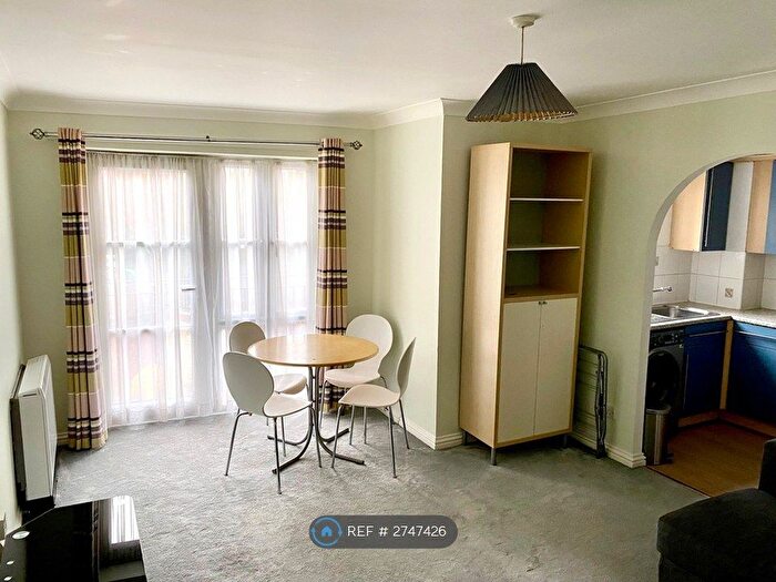 1 Bedroom Flat To Rent In Dunsmure Road, London, N16