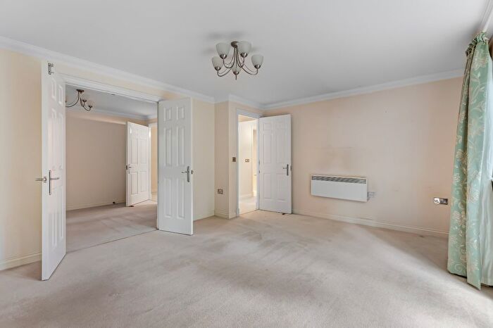 2 Bedroom Flat For Sale In Clifton Road, Ilkley, West Yorkshire, LS29