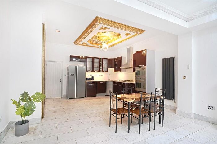 3 Bedroom Flat To Rent In Frognal, London, NW3