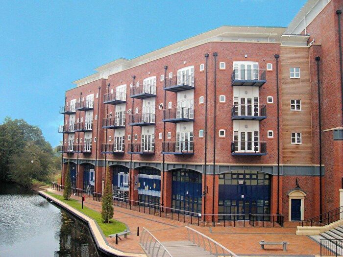 2 Bedroom Flat To Rent In Waterside, Shirley, Solihull, West Midlands, B90