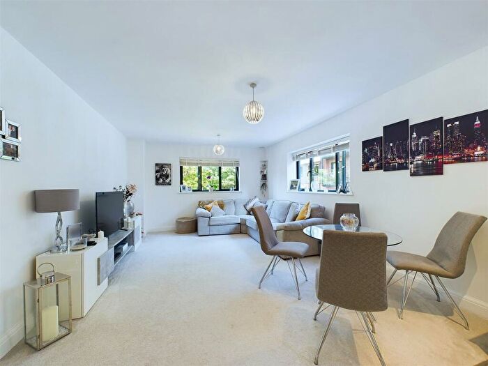 1 Bedroom Flat For Sale In Plough Lane, Purley, CR8