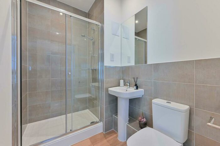 2 Bedroom Flat To Rent In Walton Court, Walton-on-Thames, KT12