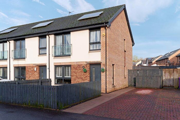 2 Bedroom End Of Terrace House For Sale In Househillwood Road, Glasgow, G53