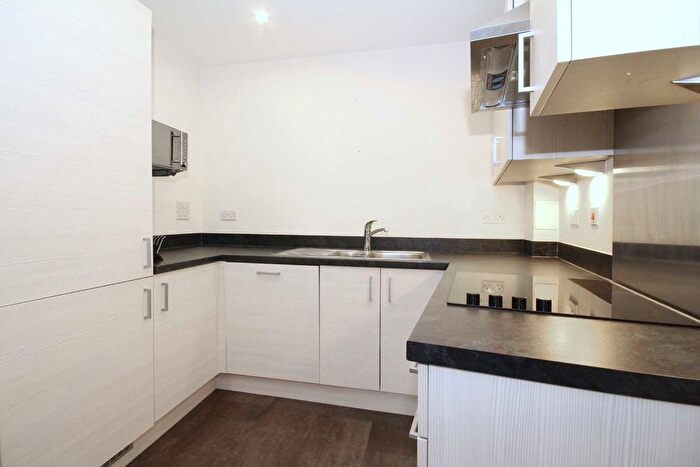 1 Bedroom Flat To Rent In Uxbridge Road, London, W3