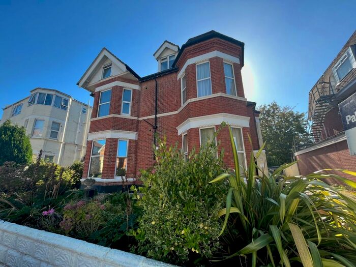 Flat To Rent In Argyll Road, BH5