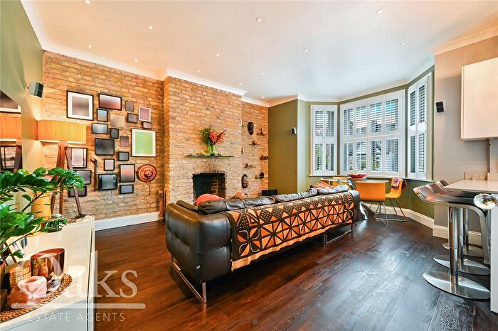 3 Bedroom Flat For Sale In Barrow Road, Streatham Common, SW16