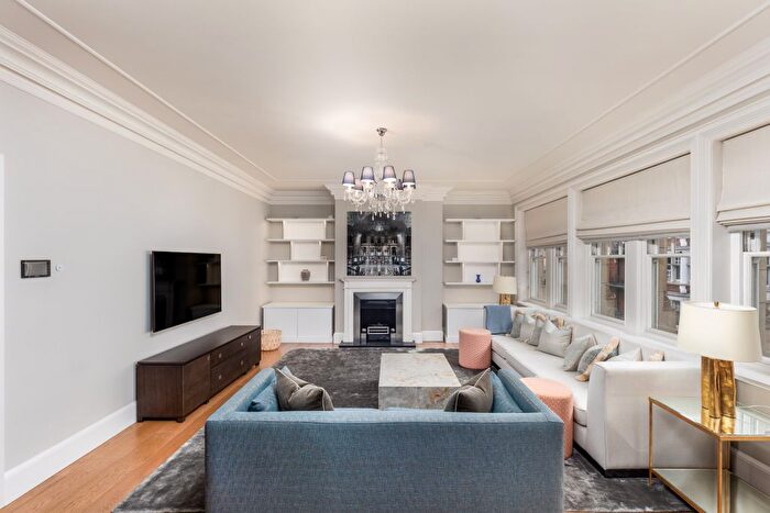 3 Bedroom Flat To Rent In Duke Street, Mayfair, London, W1K