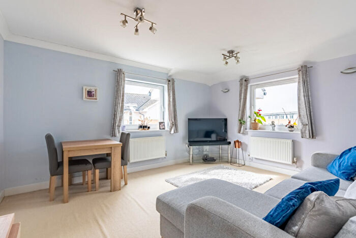 2 Bedroom Apartment To Rent In Bakers Close, St. Albans, Hertfordshire, AL1