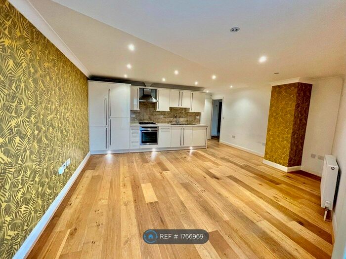 1 Bedroom Flat To Rent In Saren House, London, W7