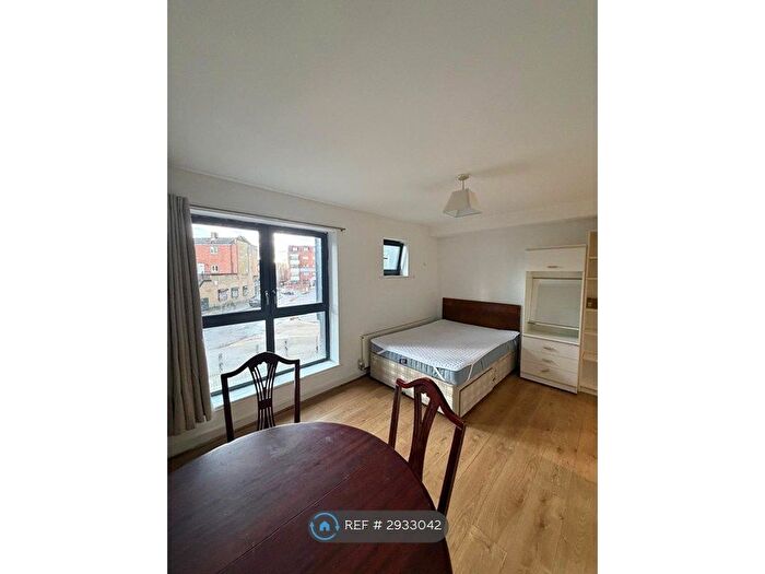 Studio To Rent In Bramley Cres, Gants Hill, IG2