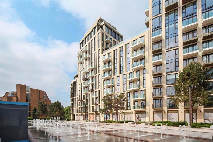 2 Bedroom Apartment To Rent In Vaughan Way, Royal Docks, E1W