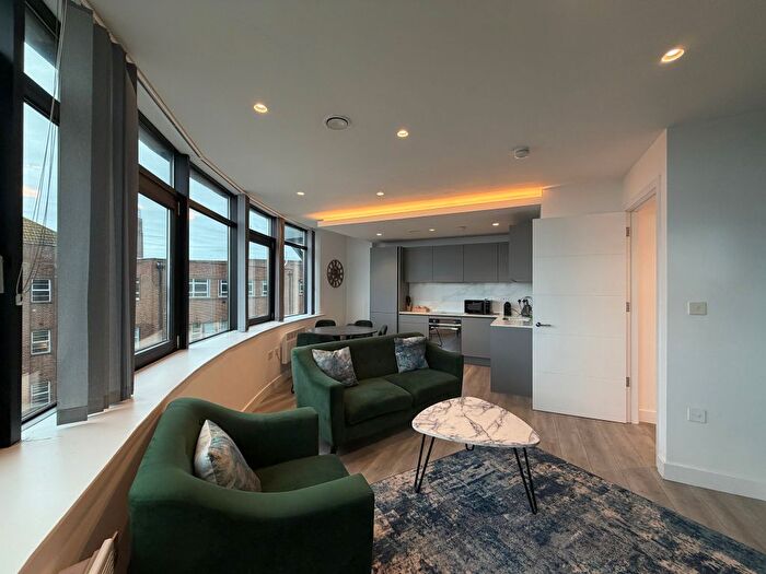 1 Bedroom Flat To Rent In Harlequin Avenue, Brentford, TW8