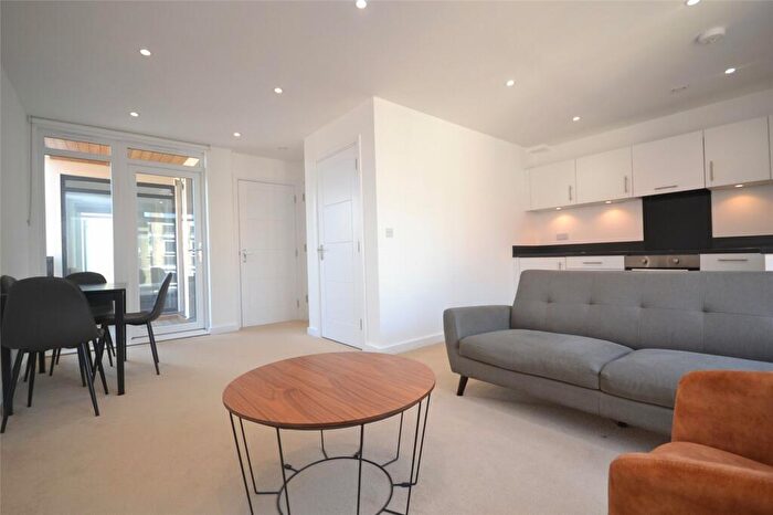 1 Bedroom Penthouse To Rent In High Street, Reading, Berkshire, RG1
